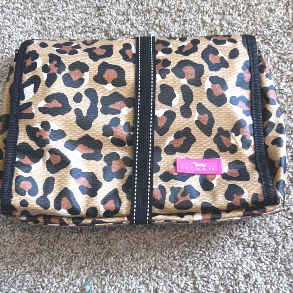 SCOUT Beauty Burrito Hanging Toiletry Bag Cheetah Print